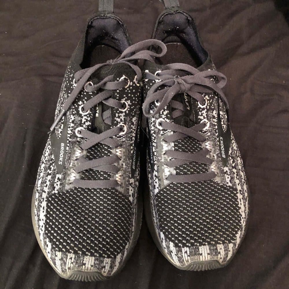 brooks running shoes